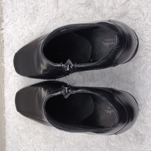 Clarks Bendables Black Leather Square Toe Side Zip Mid Blocked Heel Bootie Shoe - Picture 8 of 16